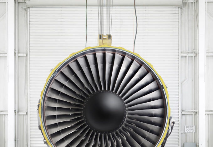 نمای روبرو از موتور توربوفن