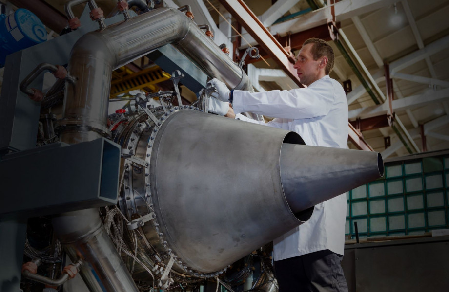 عرضه موتور توربوفن پی‌دی8 در نمایشگاه هوایی ماکس 2021