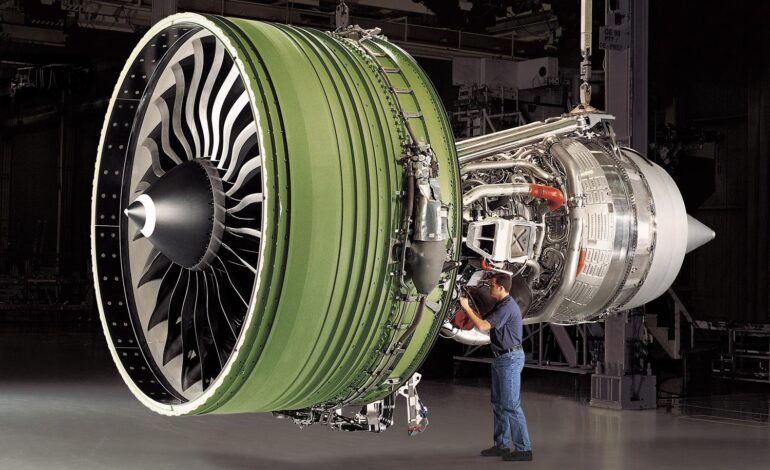 مقایسه موتور GE90-110