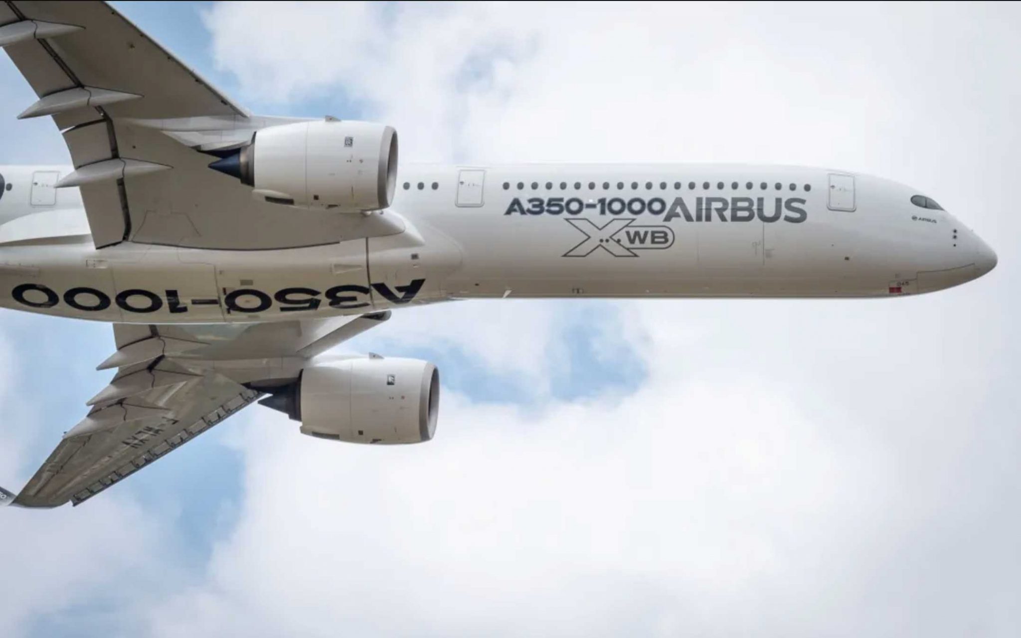 نصب موتور بر روی اولین فروند ایرباس A350-1000 [فیلم]