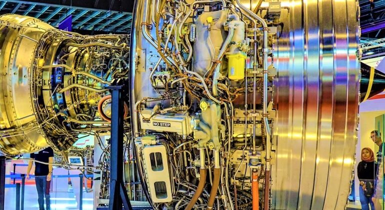 مرکز تعمیر و نگهداری موتورهای هوایی در چین