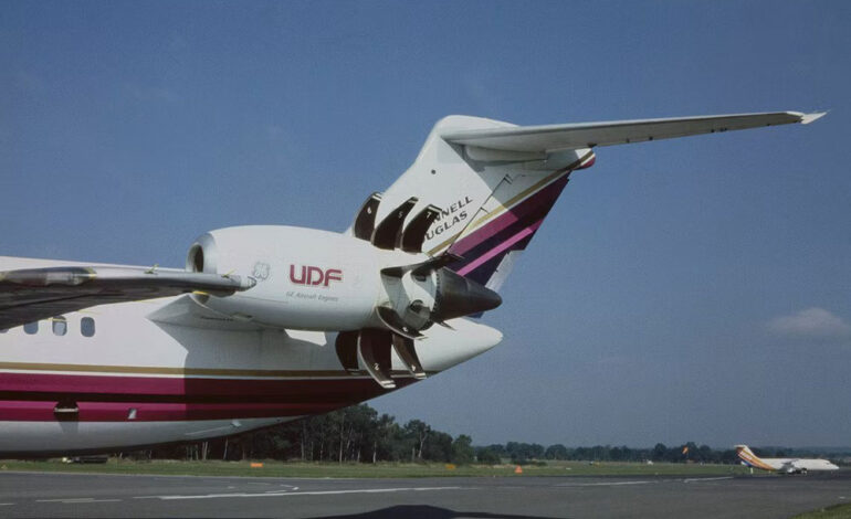 هواپیمای MD-90