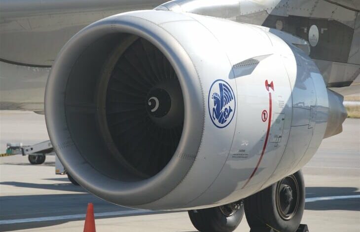 بلعیده شدن افراد توسط موتور هواپیما